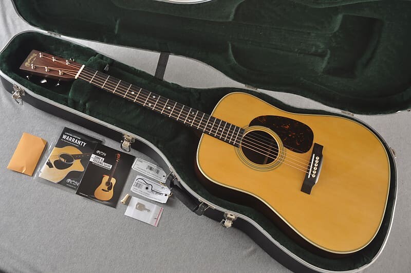 

Акустическая гитара Martin D-28 Standard Dreadnought Acoustic Guitar #2666900