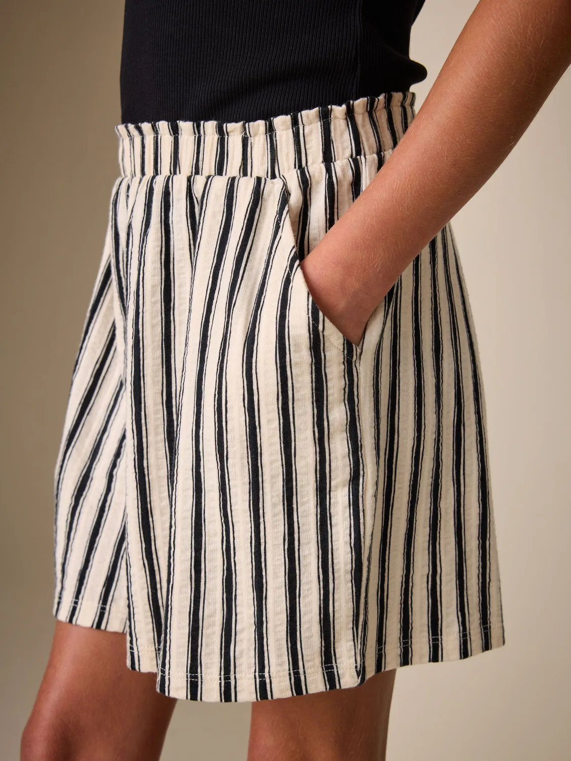 Шорты с текстурой в полоску Next, черно-белые