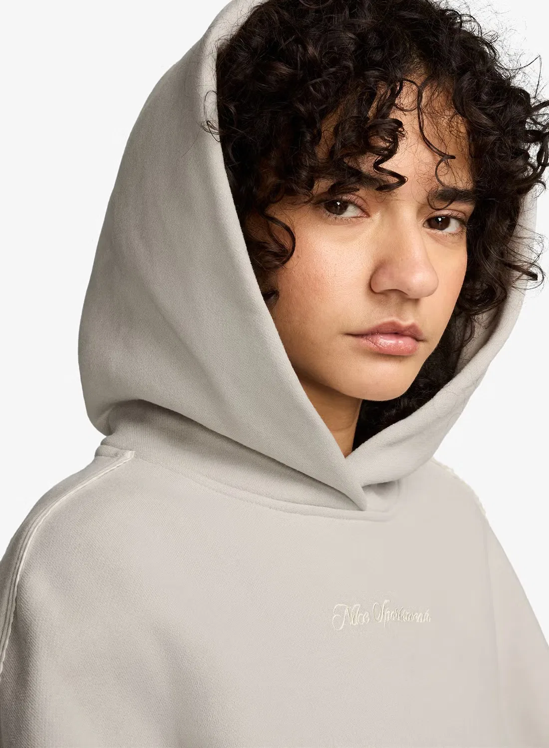 Худи с мягким флисом Studio fleece cropped scallop Nike, кремовый — фото 3