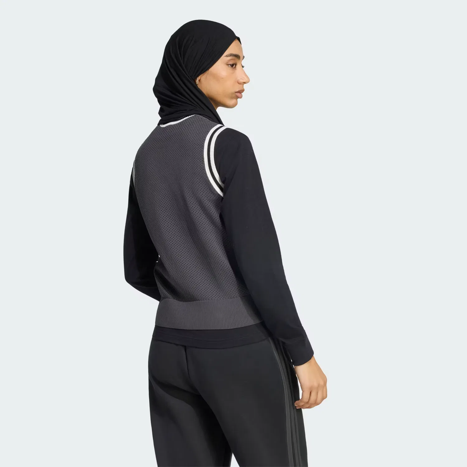 Женский жилет с принтом Fully Fashion Graphic Adidas Originals, Utility Black/Cloud White — фото 2