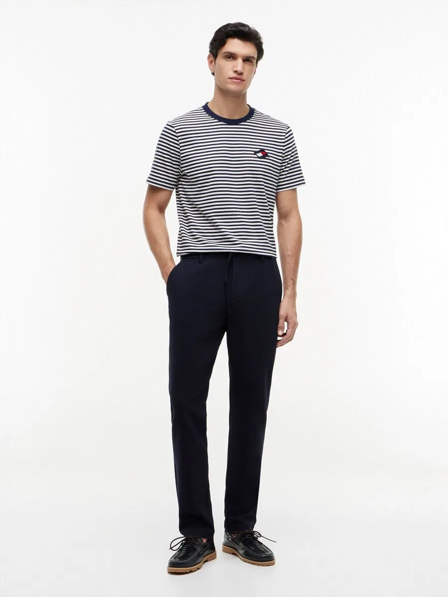 Футболка TOMMY HILFIGER 'Wavy Flag Patch Stripe' темно-синего цвета — фото 4