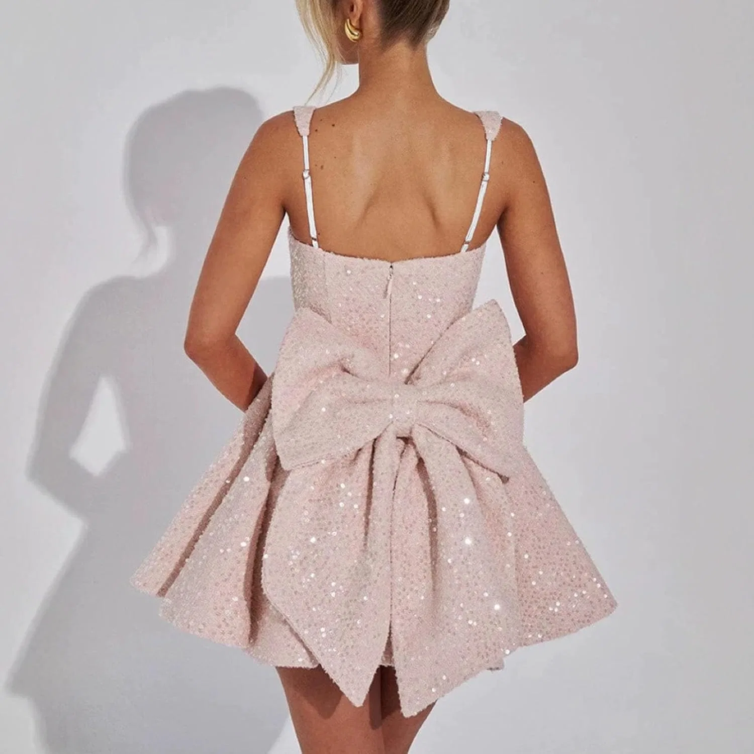 Женское мини-платье с пайетками, квадратным вырезом и бантом, Pink — фото 4