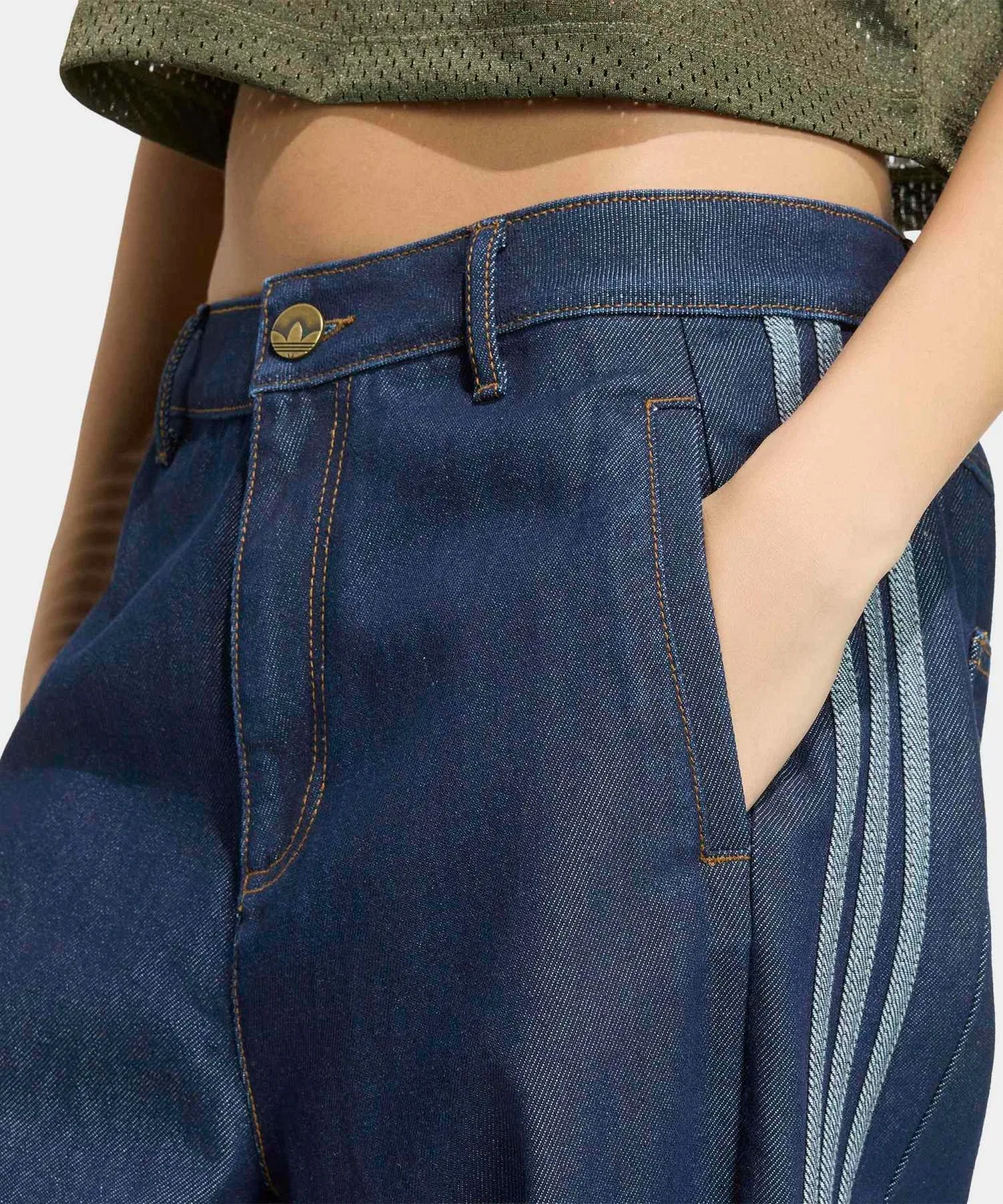 Джинсы женские свободного кроя с широкими штанинами Adibreak Mid Rise Wide Leg Denim Pant Adidas, Синий — фото 4