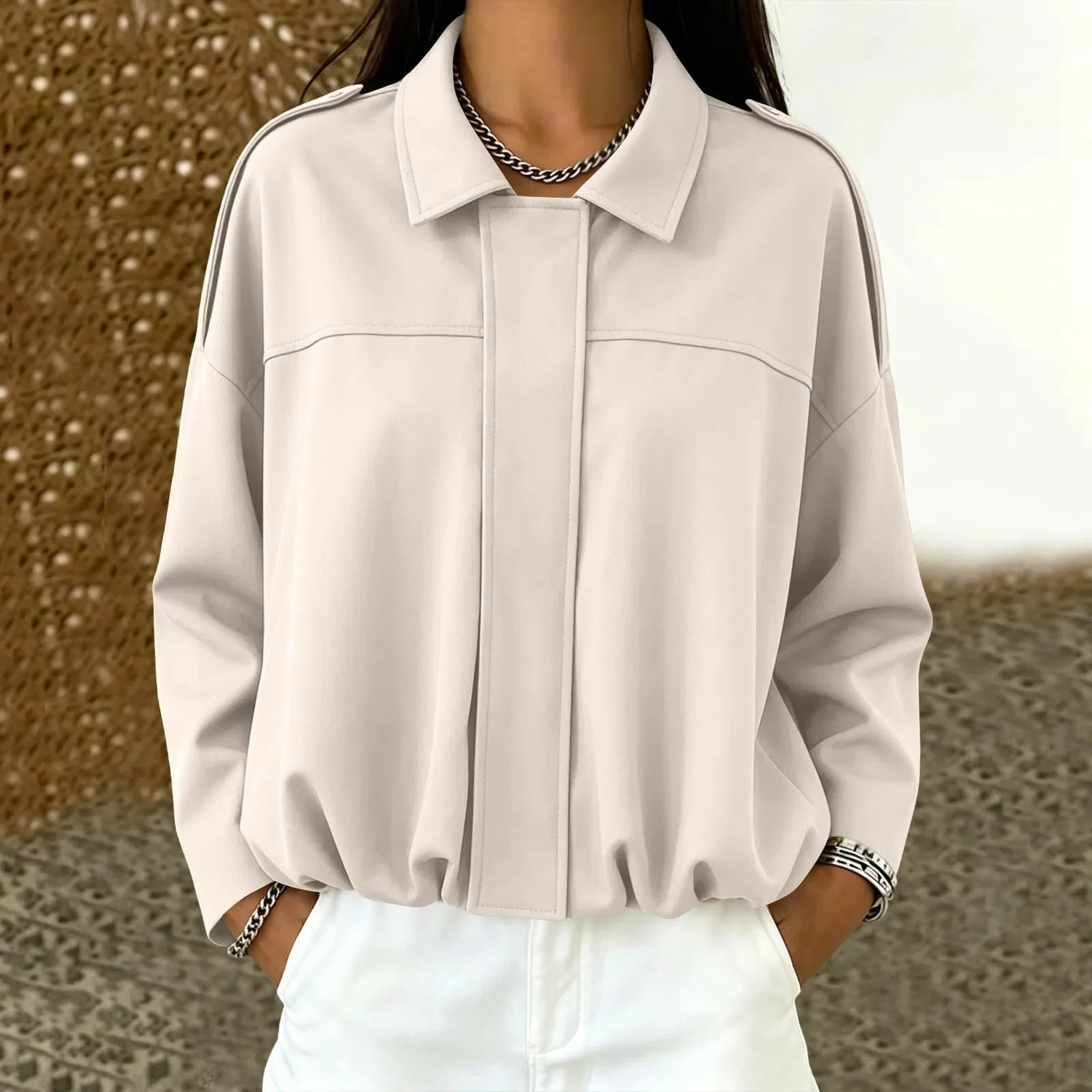 Женская куртка-бомбер oversize из искусственной замши с длинным рукавом, Beige — фото 2