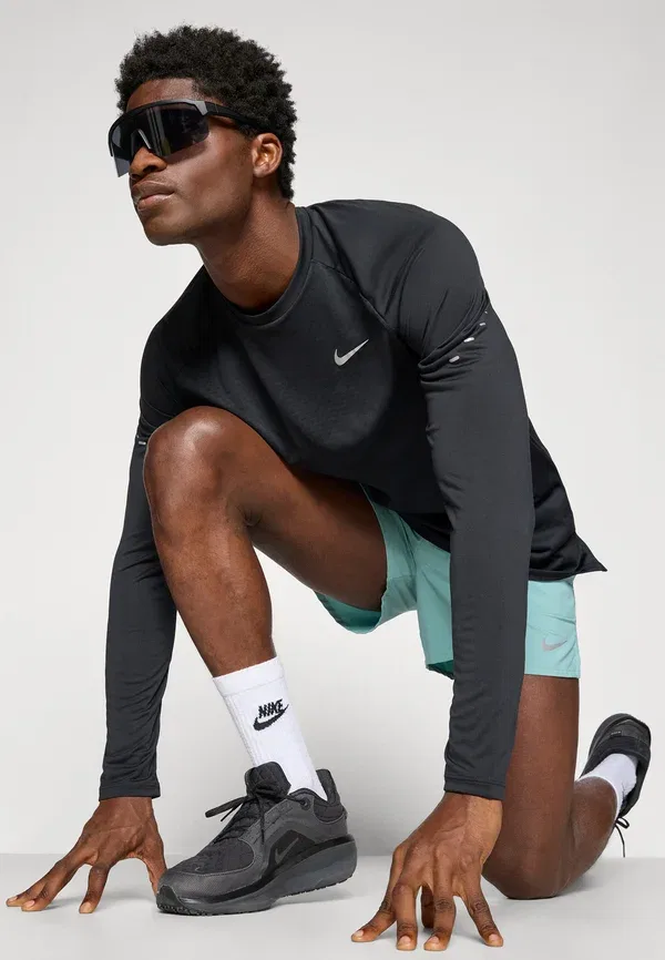 Футболка с длинным рукавом влагоотводящая Stride top Nike Performance, черный — фото 4