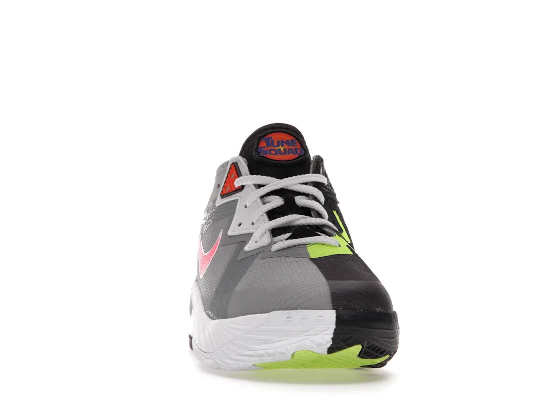 Детские кроссовки баскетбольные Nike LeBron 18 Low, Light Smoke Grey/Black-White-Sunset Pulse — фото 2