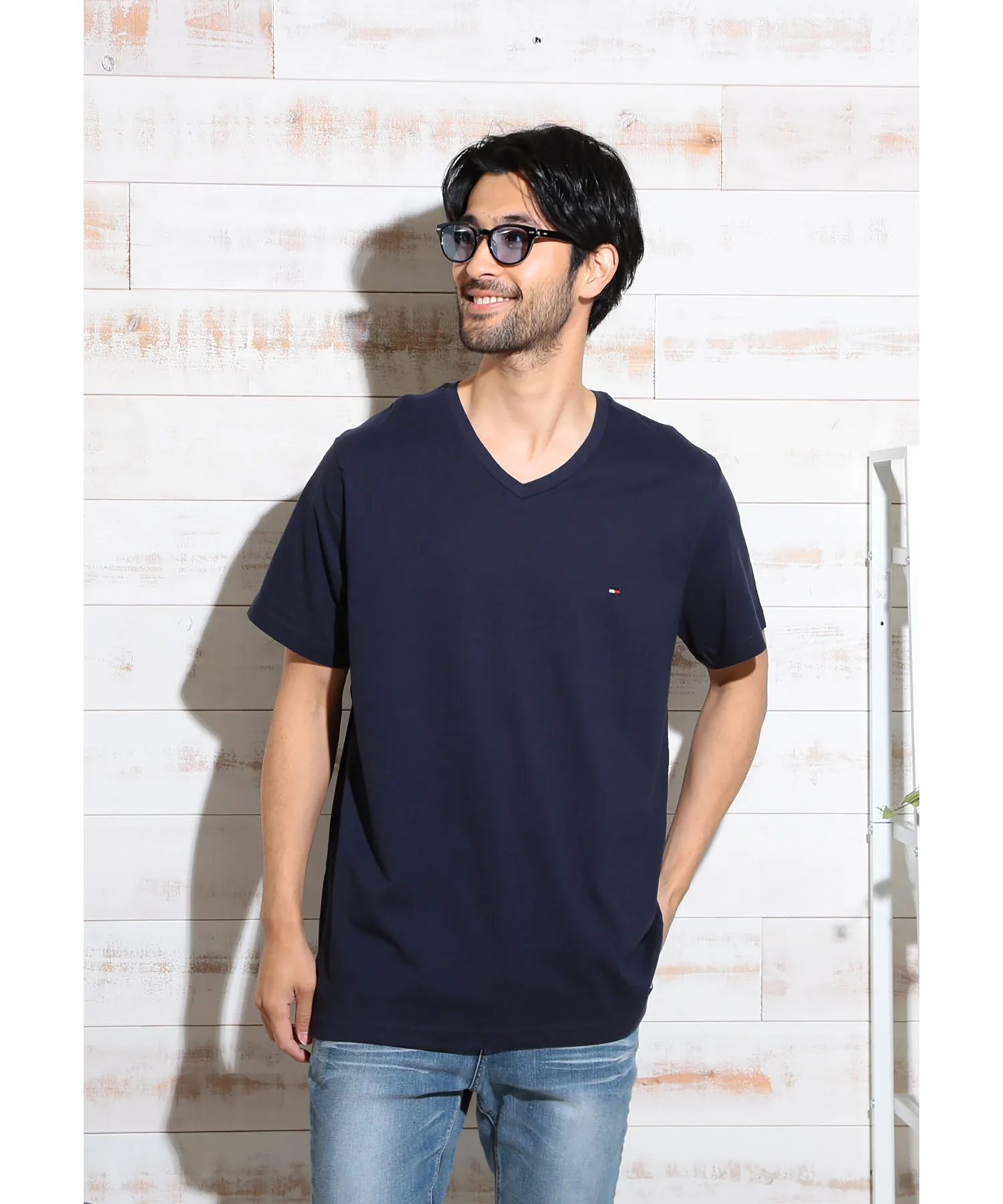 Мужские и женские футболки V-образный вырез с логотипом TOMMY HILFIGER T-SHIRT тёмно-синие — фото 4