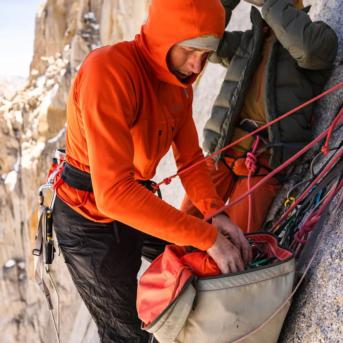 Мужская куртка-флис ультралегкая R1 Ultralight Hoodie Patagonia, Smolder Blue — фото 2