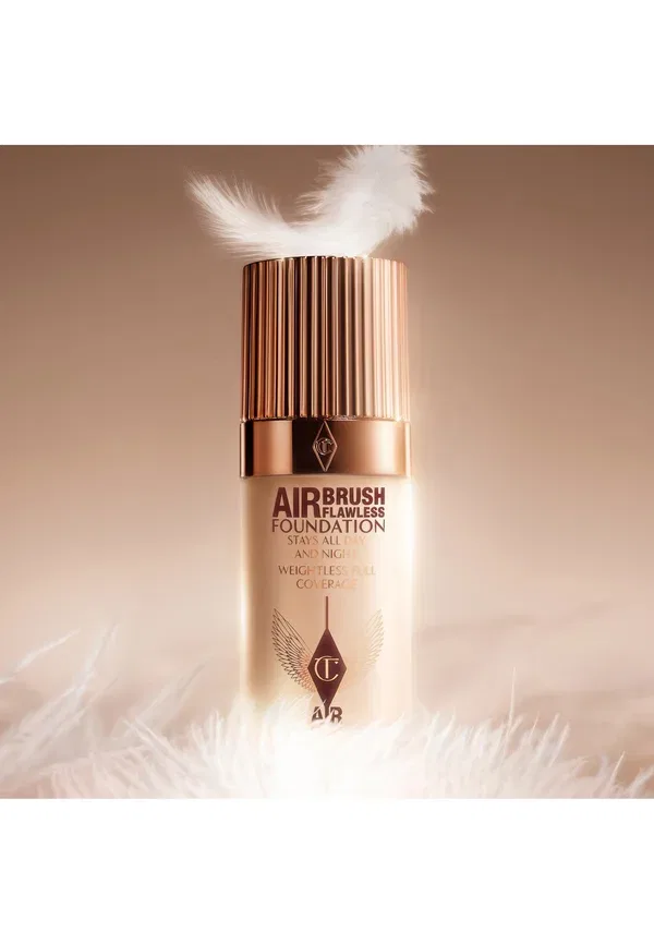 Безупречная тональная основа, созданная с помощью аэрографа 30 мл Charlotte Tilbury, цвет 10 warm — фото 2