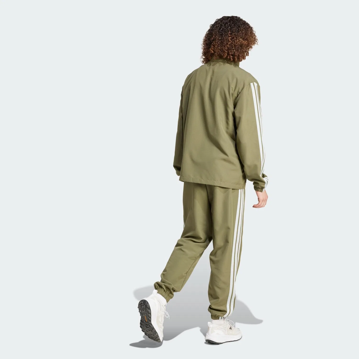 Мужской спортивный костюм с принтом 3-Streifen Woven Trainingsanzug Adidas, Khakibeige — фото 3