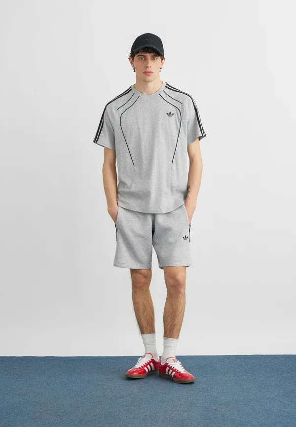 Футболка с принтом Spacer - футболка с принтом Adidas Originals, серый — фото 2
