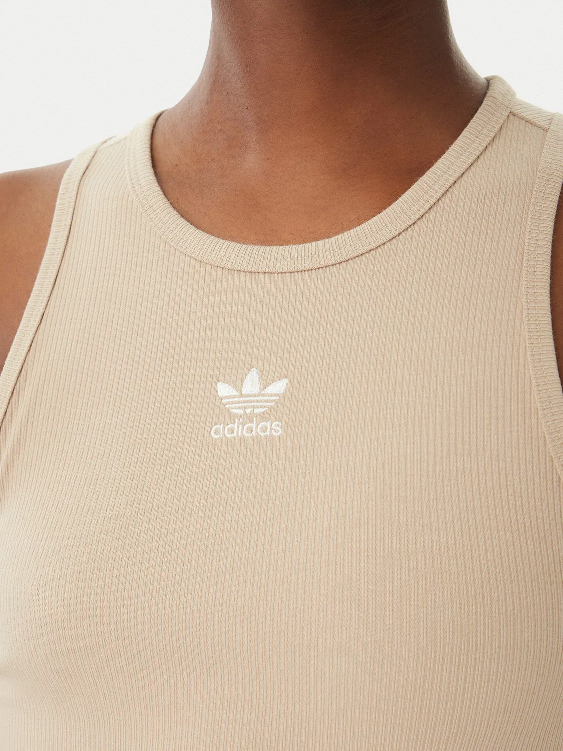 Женский топ облегающего кроя Essentials Adidas, бежевый — фото 4