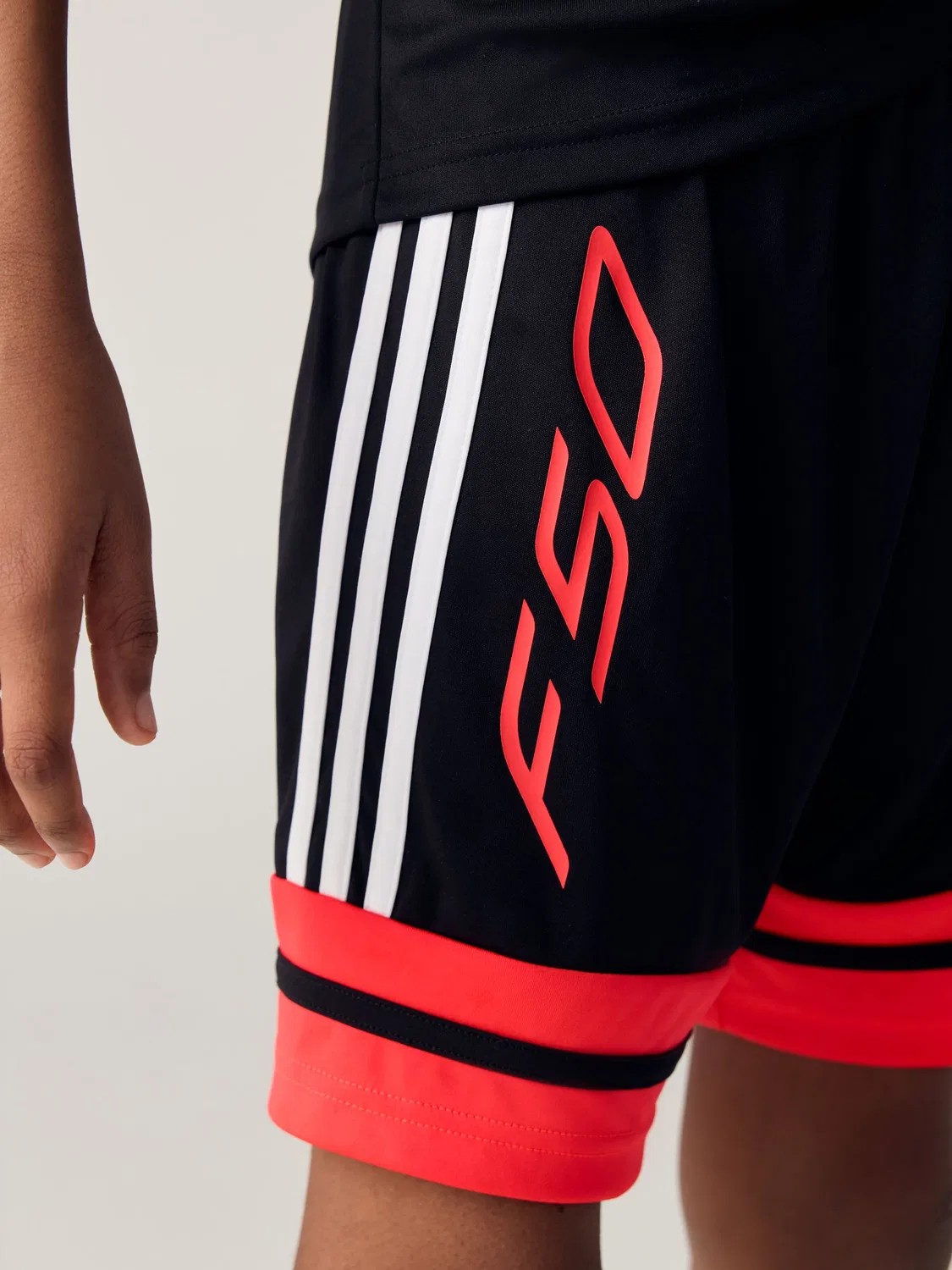 Шорты F50 adidas, черно-красные — фото 3