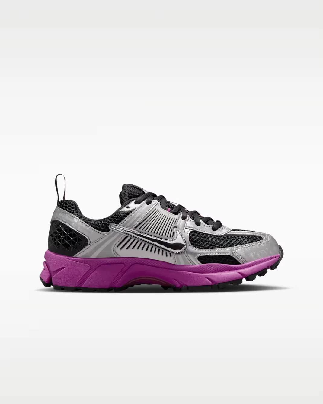 Кроссовки для детей постарше Nike Vomero 5, Off Noir/Fire Pink/Photon Dust/Metallic Silver — фото 3