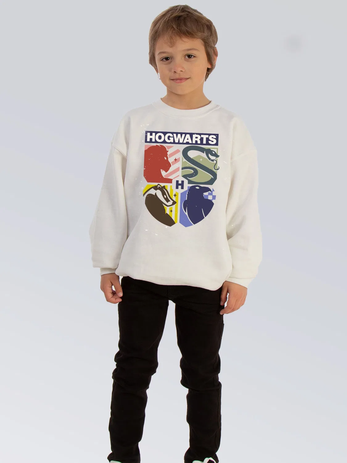 Свитшот с гербом Хогвартса Harry Potter Hogwarts Crest Sweat Top Brands In, белый — фото 2