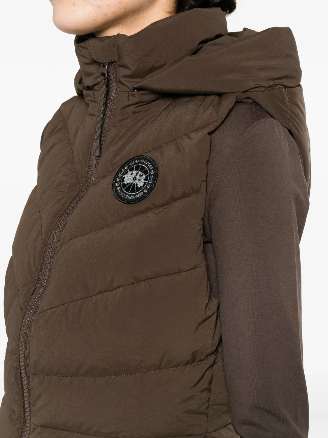Жилет с капюшоном с утепленной стеганой отделкой Canada Goose, коричневый — фото 2