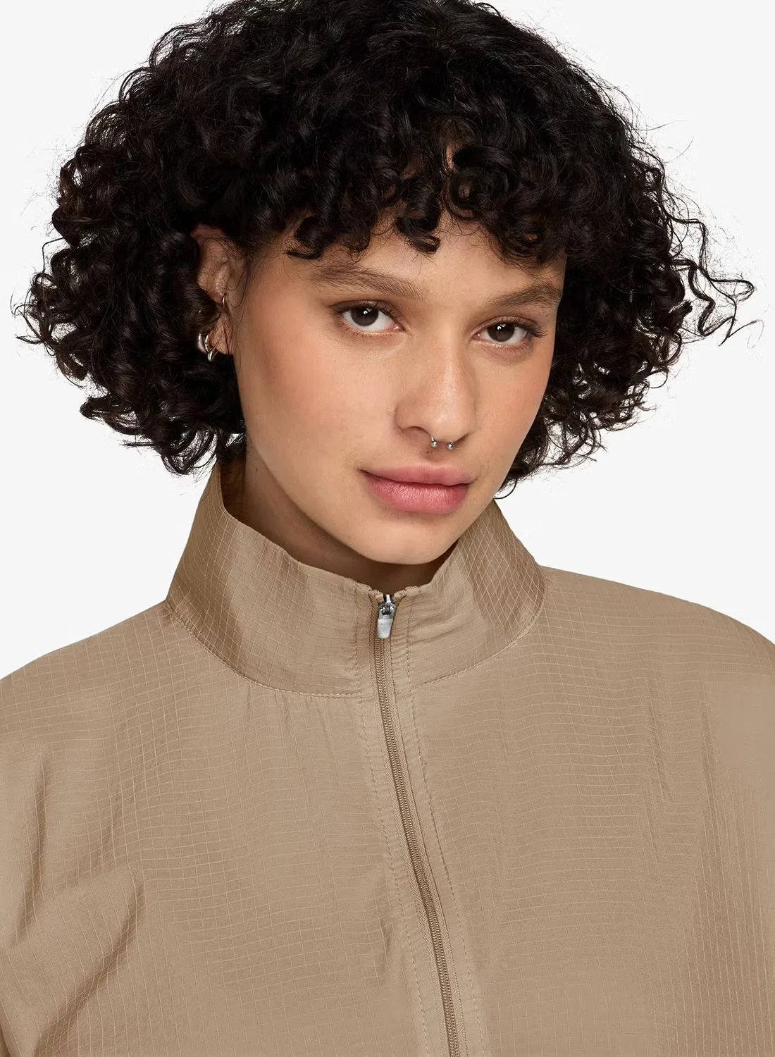 Куртка ветровка с капюшоном Nike NSW Ripstop Windrunner, бежевый — фото 3
