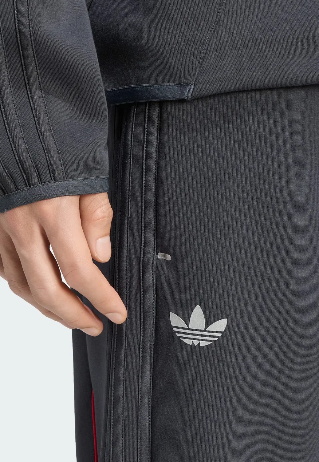 Спортивные штаны LFC - брюки от спортивного костюма Adidas Originals, Carbon — фото 2