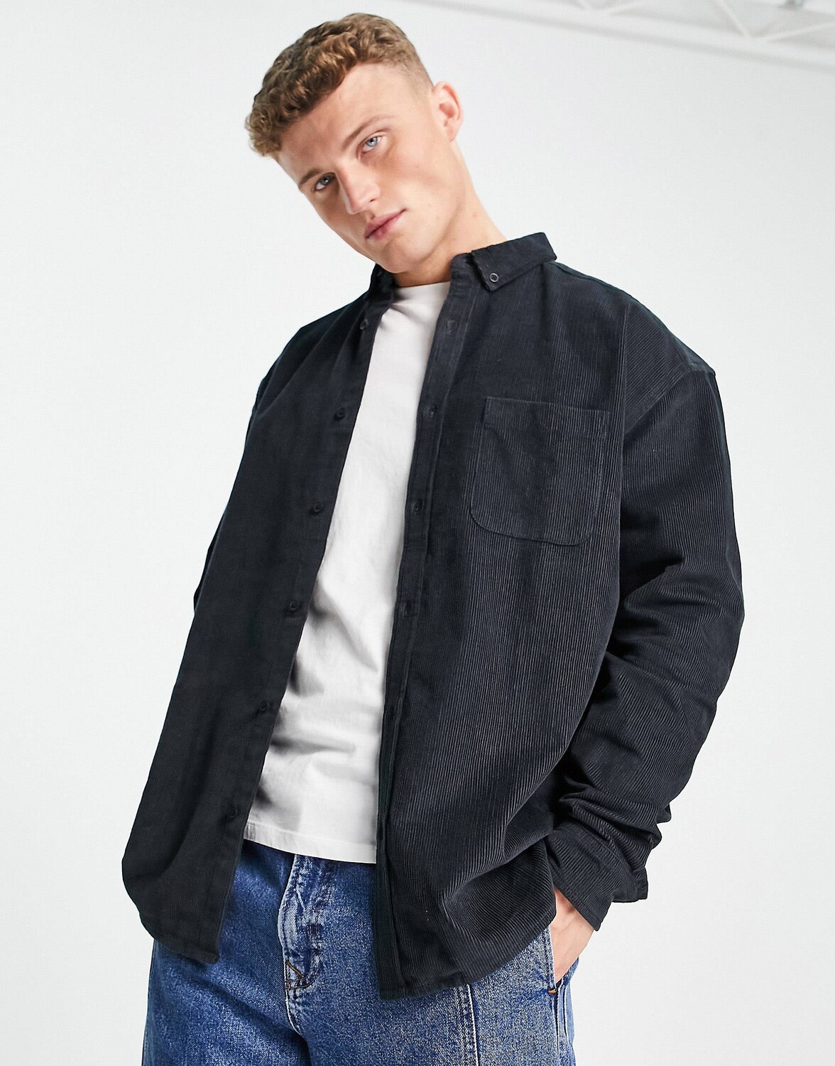 

Черная вельветовая рубашка оверсайз в стиле 90-х ASOS DESIGN