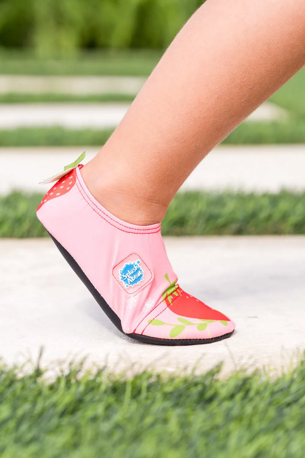 Детские водонепроницаемые тапочки для пляжа Kids Water Shoes Splash About, Strawberry Field — фото 3