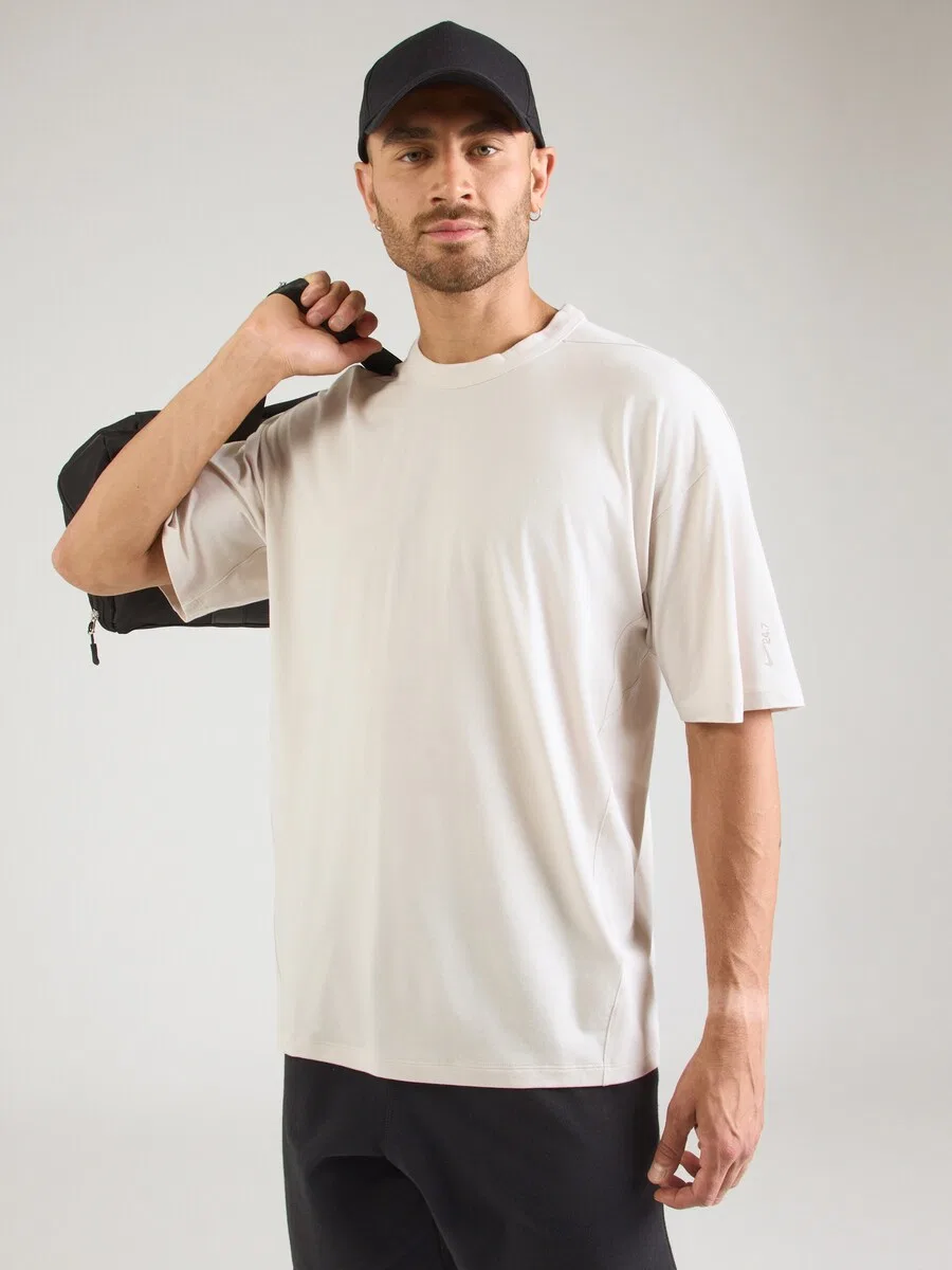 Спортивная футболка NIKE Performance Shirt '24.7 ImpossiblySoft' кремового цвета — фото 2