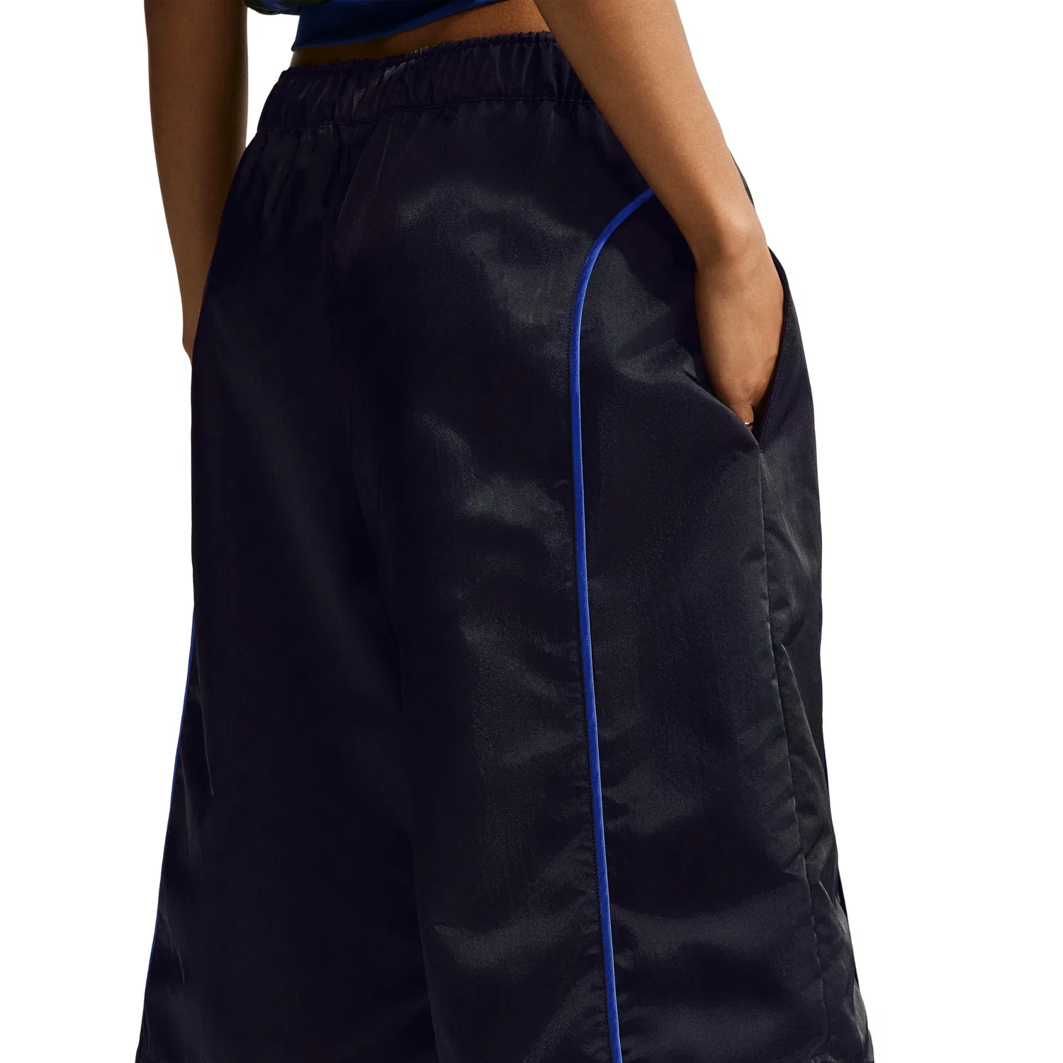 Женские шорты Sportswear Loose Mid-Rise Woven Shorts 'Black Old Royal White' Nike, Black/Old Royal/White — фото 2