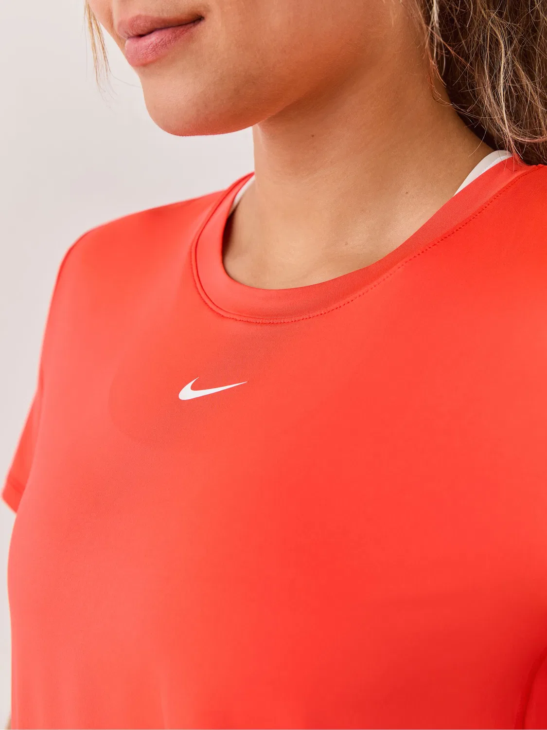 Футболка классическая Nike One Dri-FIT, красный — фото 4