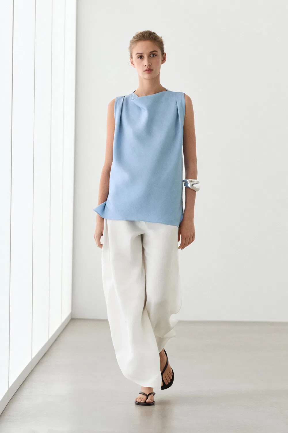 Топ Massimo Dutti Flowing Linen Blend Pleated, небесно-голубой