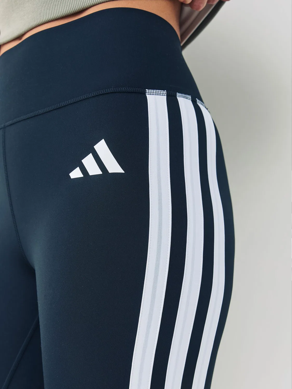 Леггинсы-клеш adidas Optime Essentials 3-Stripes, черный — фото 4
