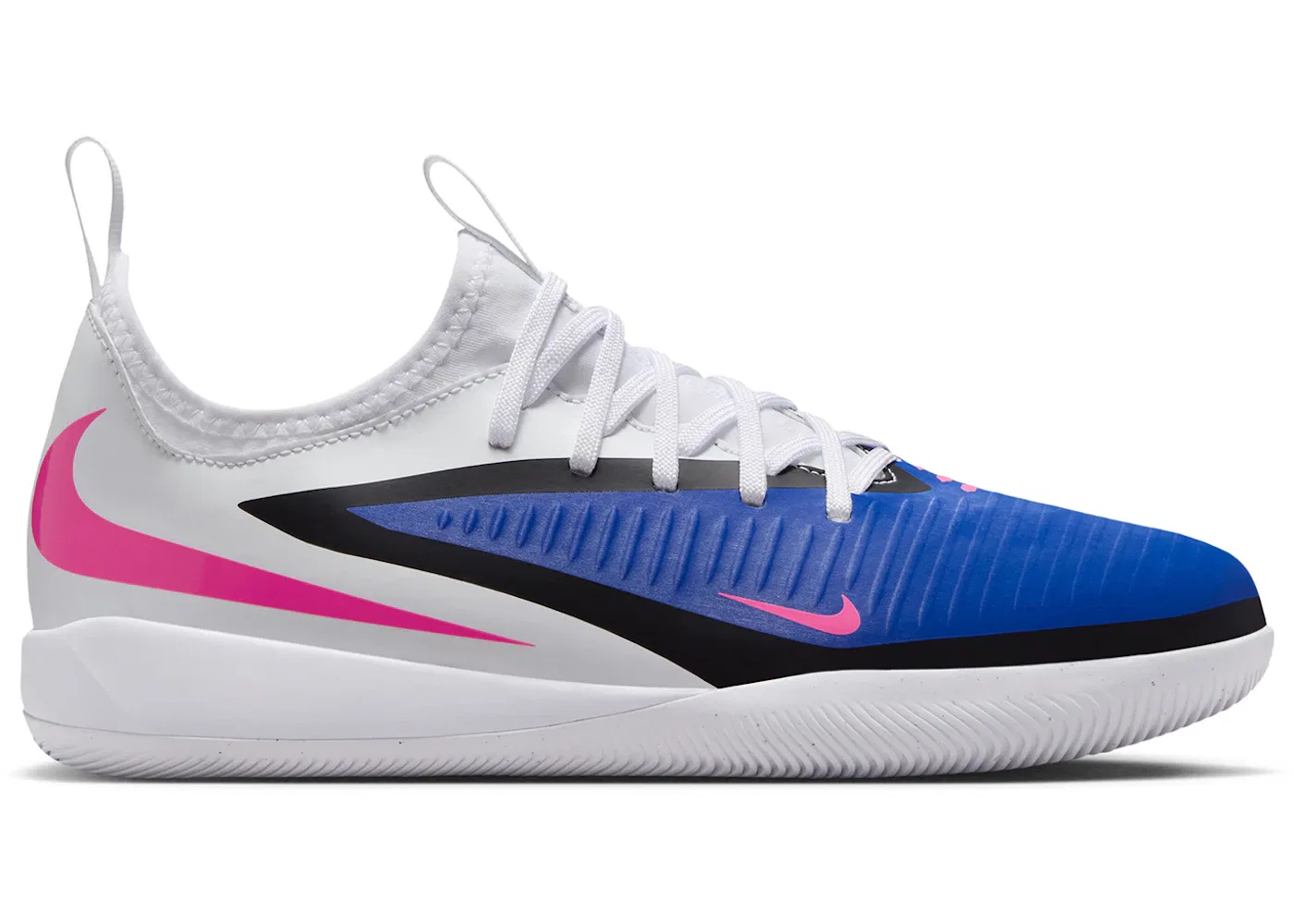 Детские кроссовки для игры в зале Phantom 6 Low Academy IC Attack Pack Nike, Racer Blue/White/Pink Blast
