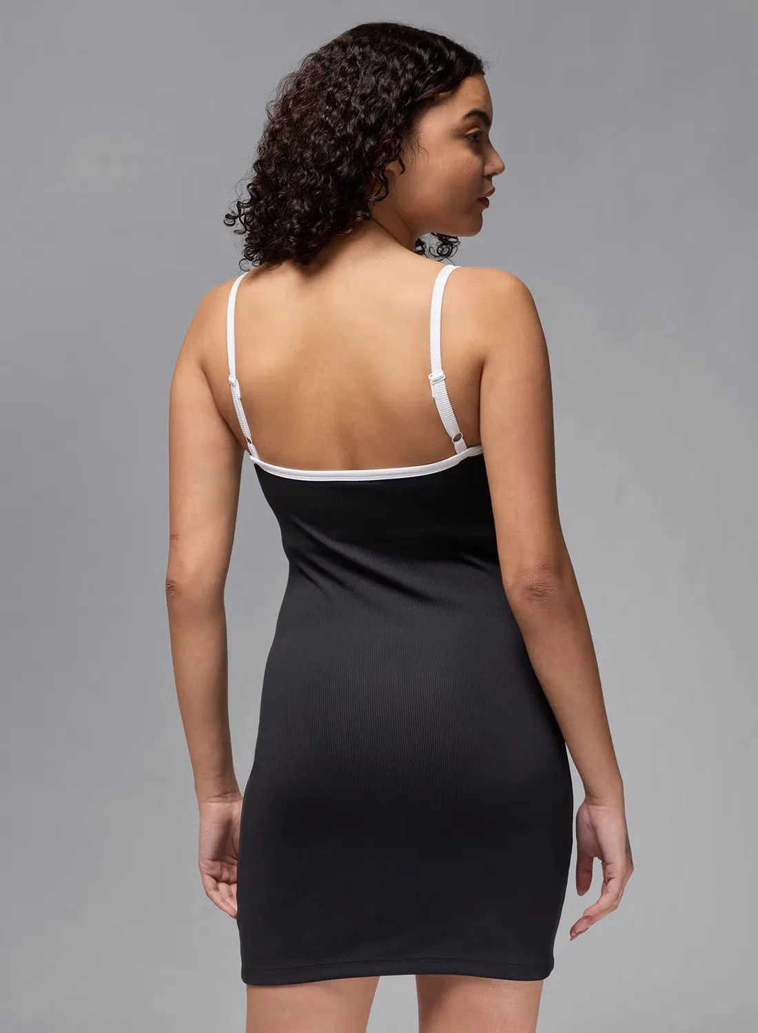 Платье-футболка облегающее с тонкими бретелями W j brk slim tank dress Jordan, черный — фото 2