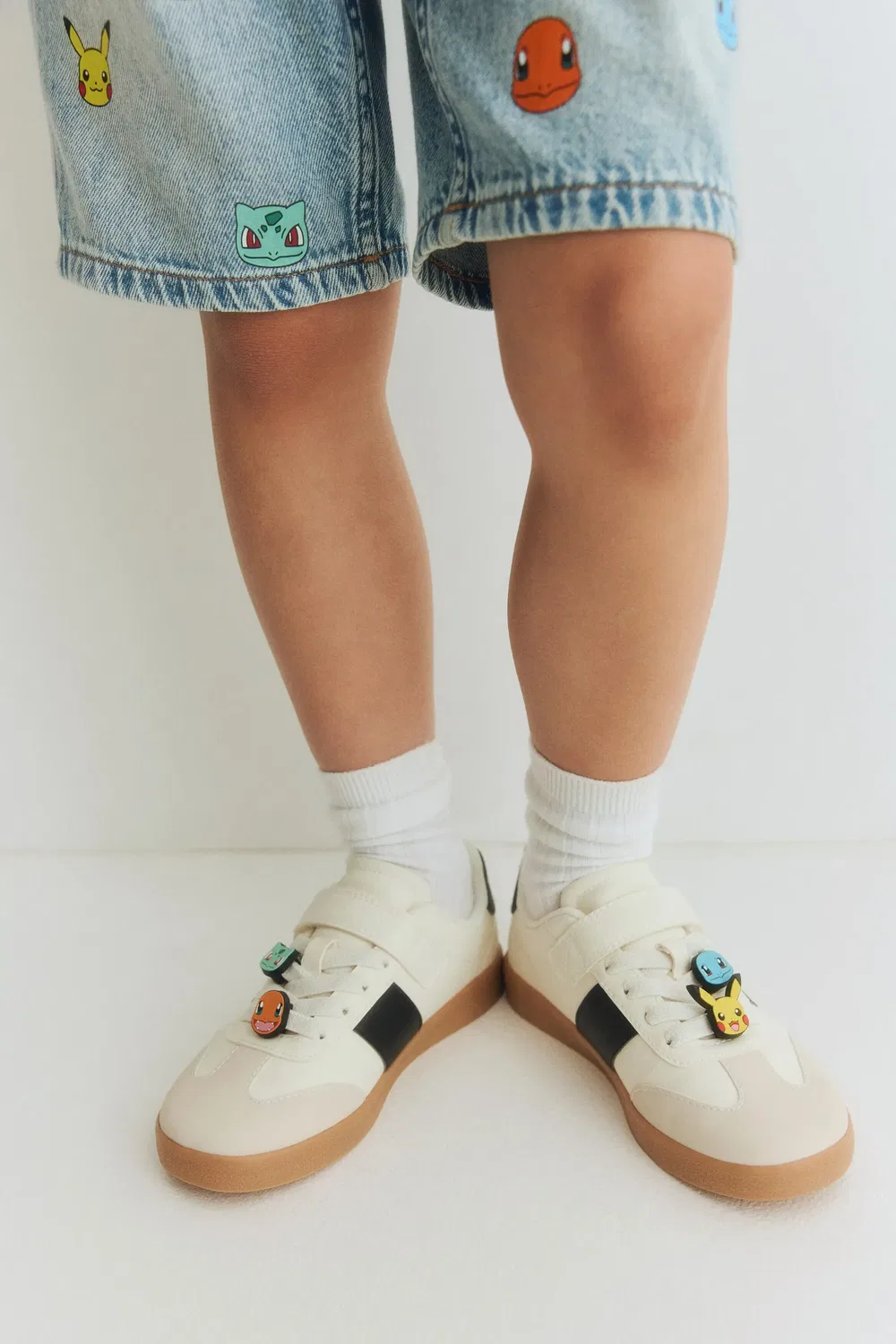 Детские кроссовки на липучке Appliquéd H&M, Cream/Pokémon