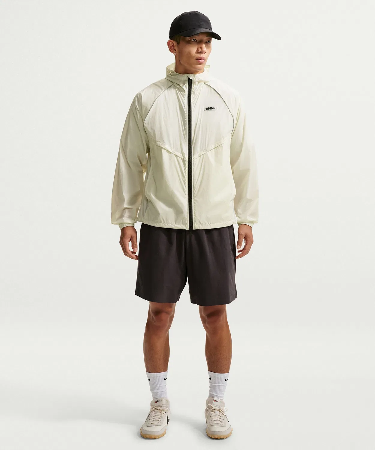 Мужская куртка Nike Sportswear Windrunner с принтом, модель FMRN NIKE, Off White — фото 2