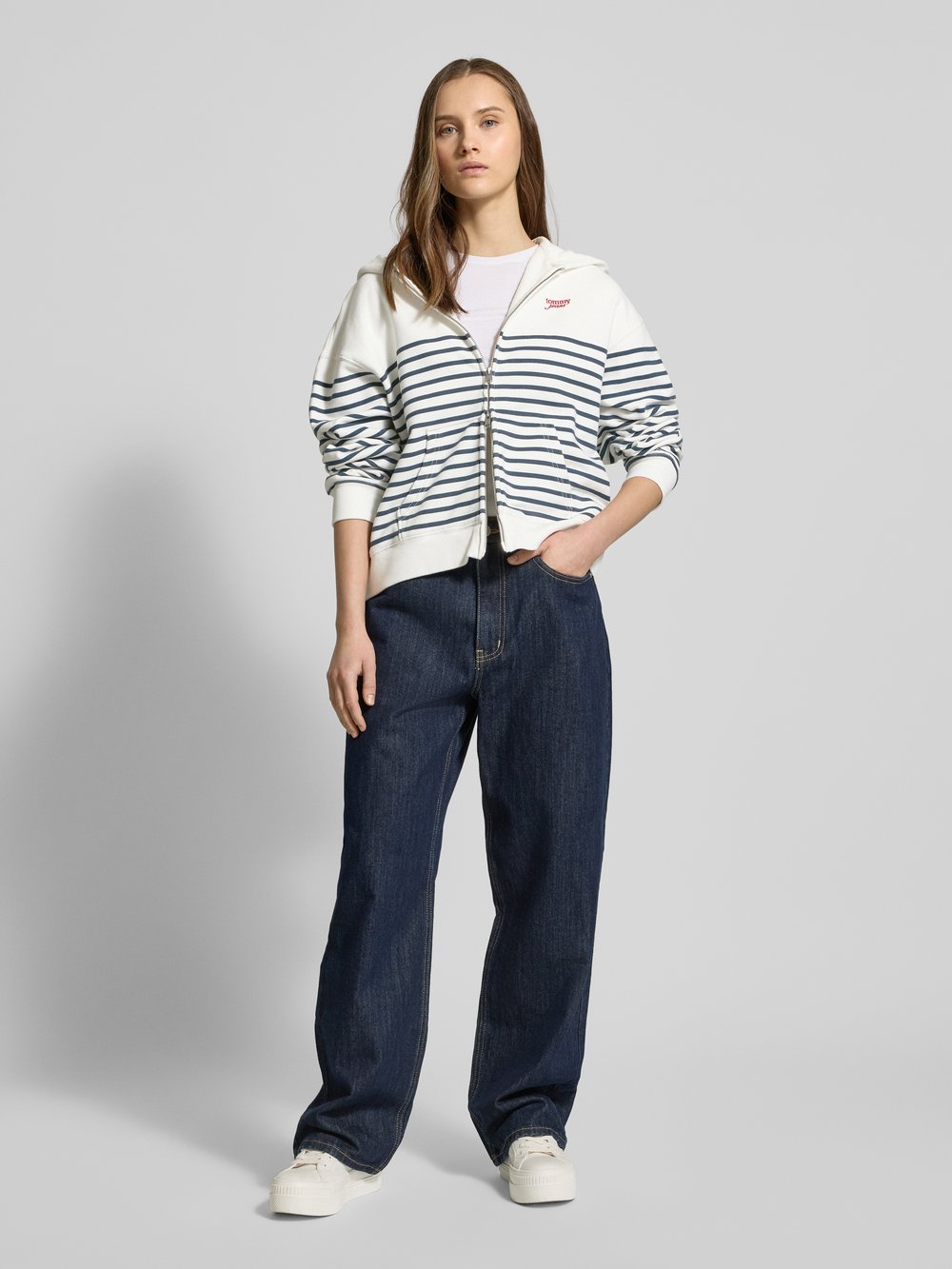 

Толстовка с пришитыми этикетками Tommy Jeans, экрю