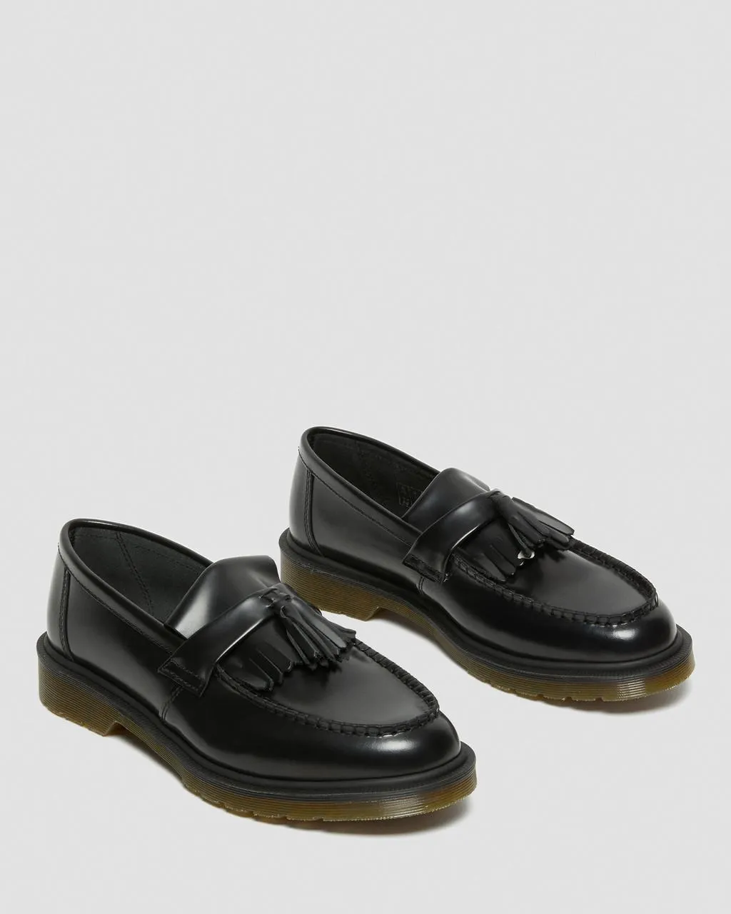 Dr. Martens Adrian Гладкие кожаные лоферы с кисточками, цвет Black — Polished Smooth — фото 4