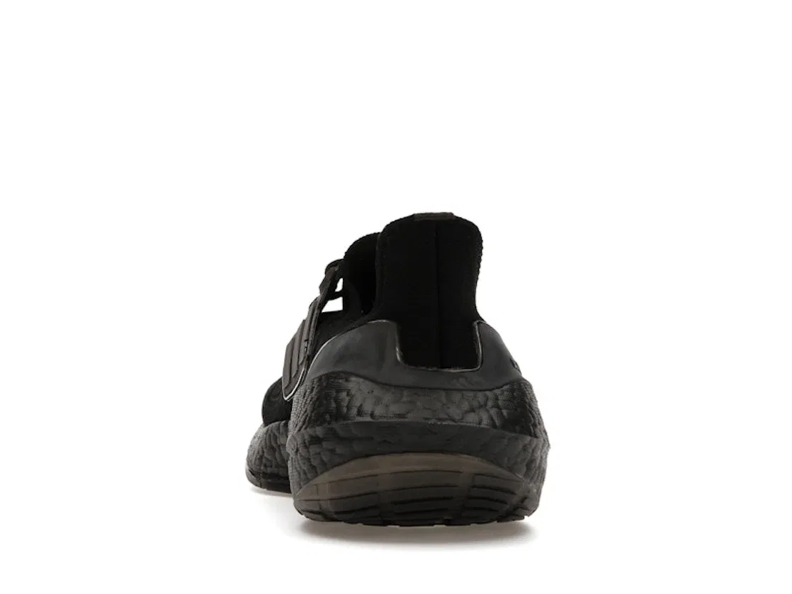 Детские кроссовки для бега с технологией Boost Adidas Ultra Boost 22, Core Black Core Black Core Black — фото 4