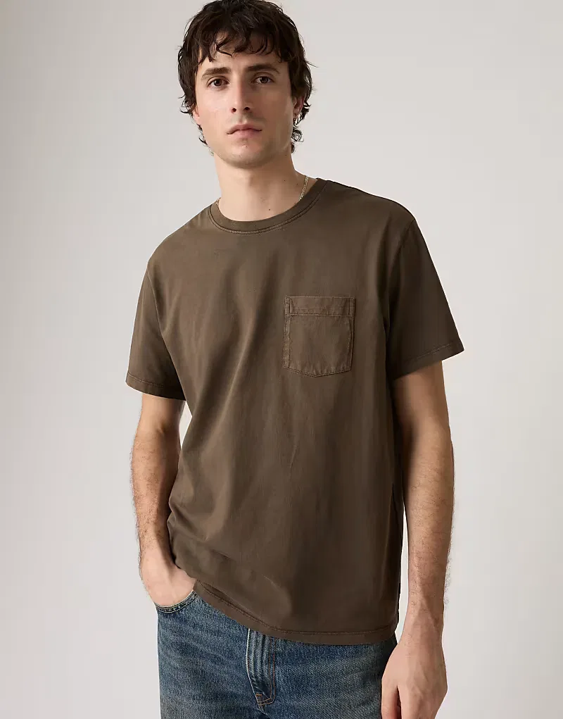 Футболка Levi's Essential с карманом, коричневый — фото 4