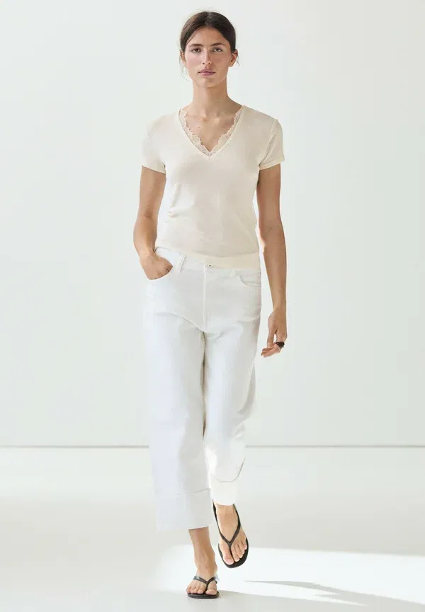 Футболка с v-образным вырезом Lace-Detail Massimo Dutti, бежевый — фото 3