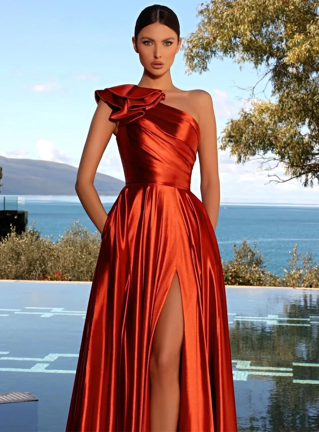 Женское атласное платье с одним плечом и карманами Prom, Ivory — фото 2