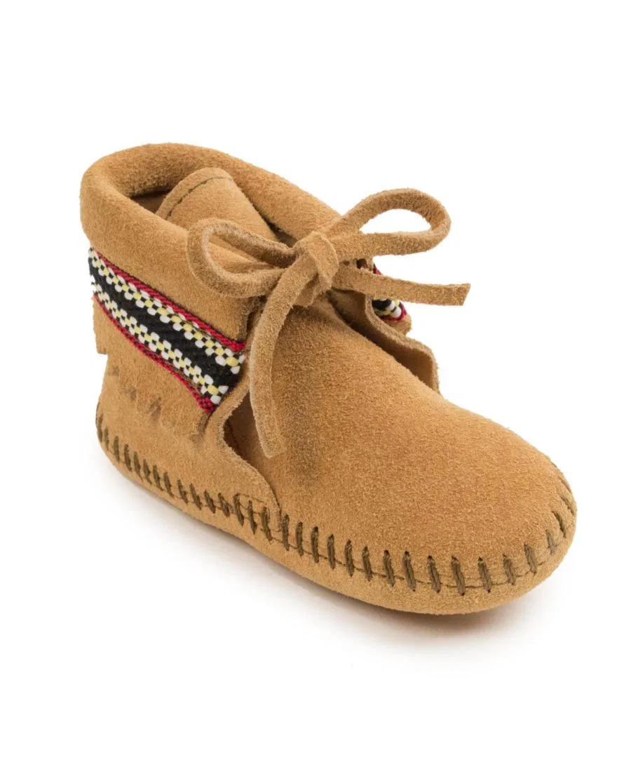 Пинетки-ботиночки из замши с плетеной отделкой Minnetonka, Tan