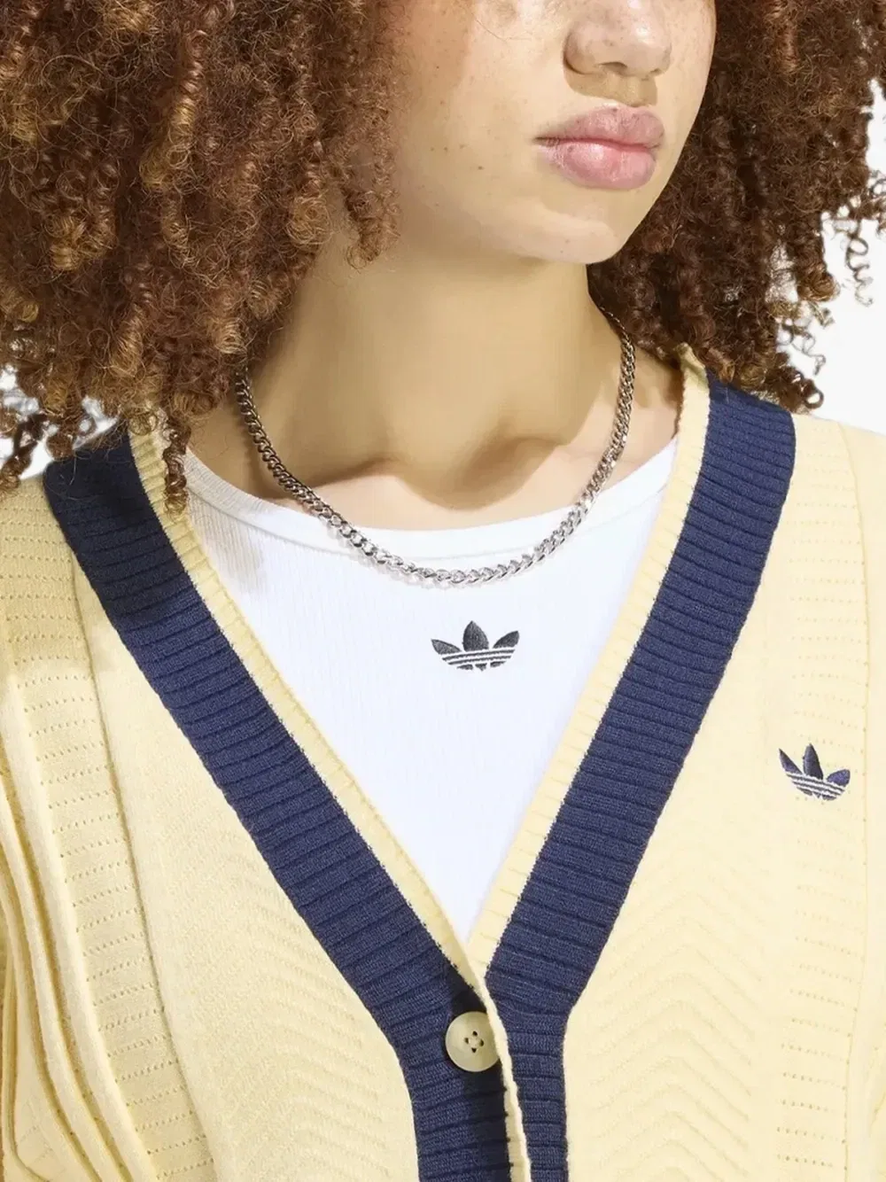 Кардиган с узором шеврон и вышитым логотипом Adidas, желтый — фото 3