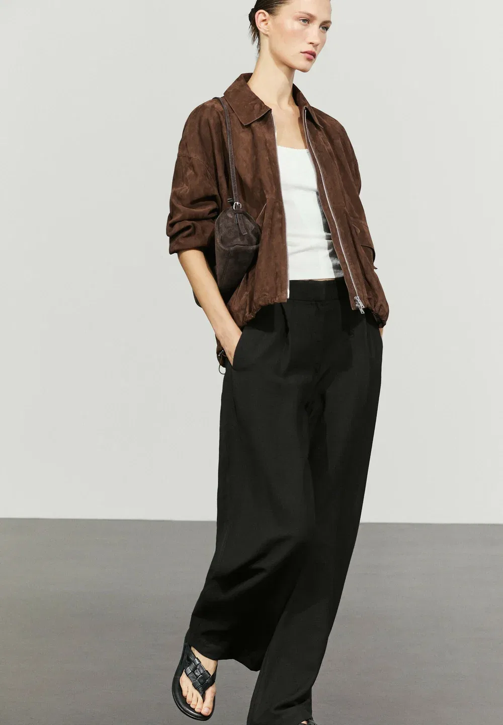 Брюки с плиссировкой, облегающего силуэта Massimo Dutti, Black — фото 4