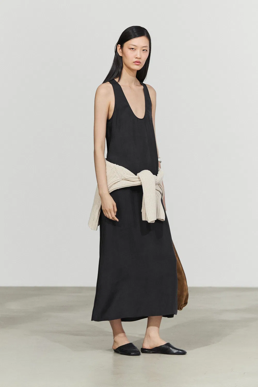 Платье Massimo Dutti, струящееся, миди, с круглым вырезом, черный — фото 4