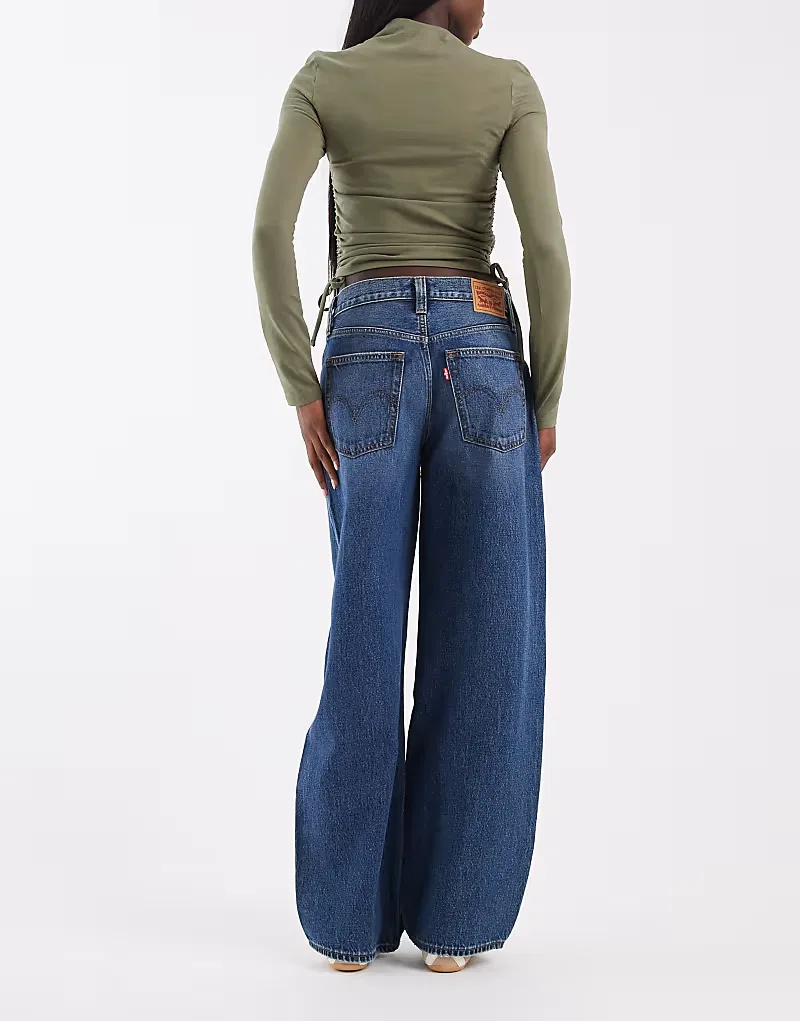 Джинсы Levi's средней длины, модель "баллон", средней степени выния — фото 3