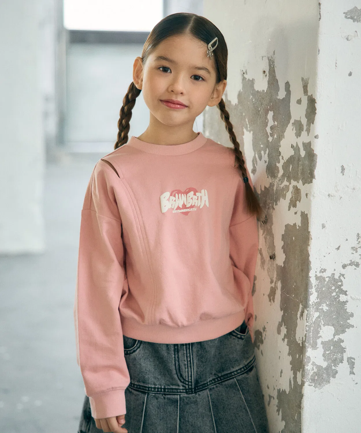 Детский свитшот с вырезами розовый от Brownbreath Kids