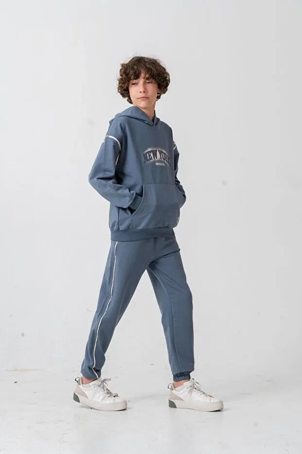 Детский комплект для мальчиков с принтом New york brooklyn printed kangaroo pocket side piping boys bottom top tracksuit set Mışıl Kids, Gray — фото 4