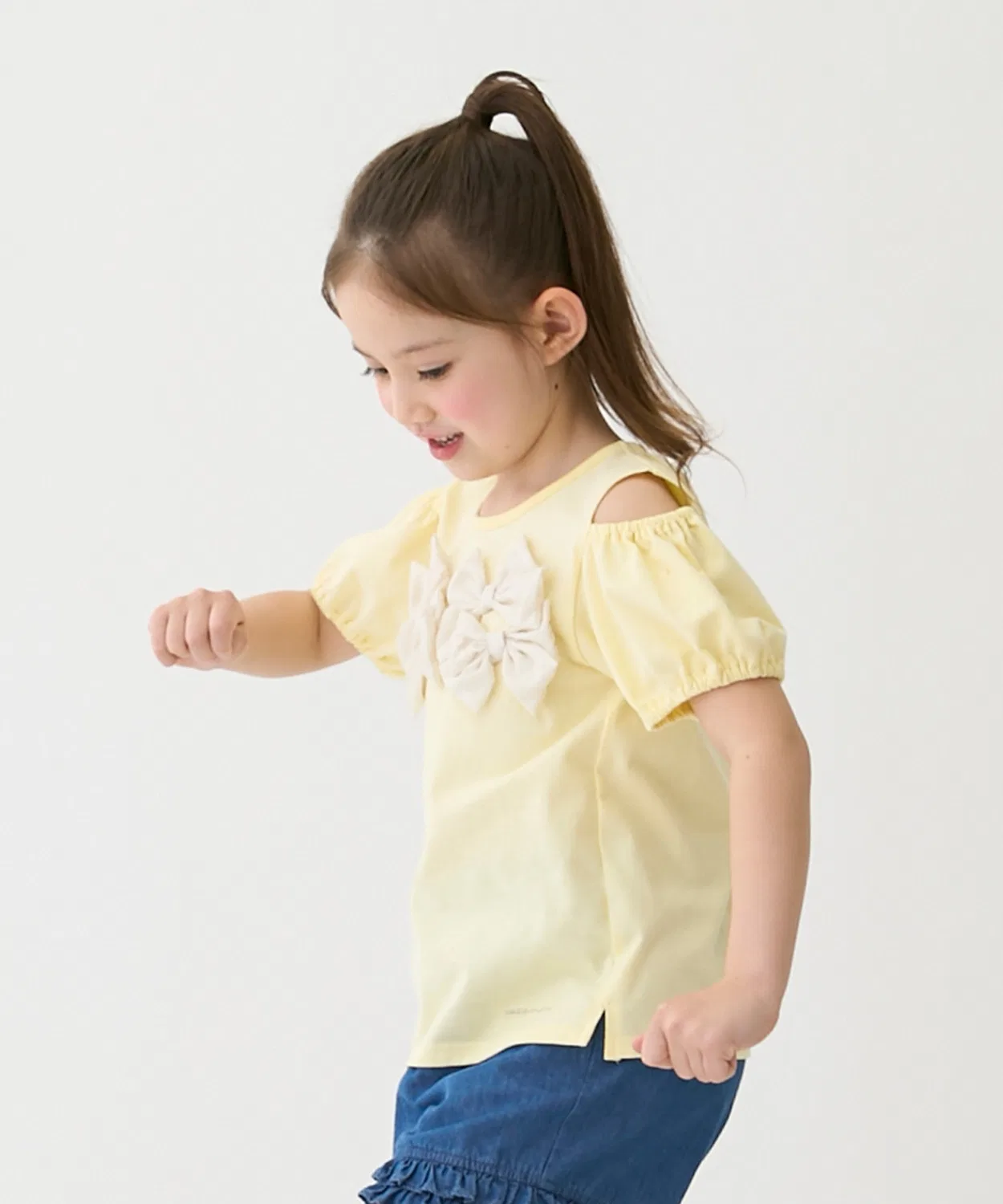 Детская футболка без рукавов с принтом Ribbon Off Shoulder petit main, Yellow — фото 4