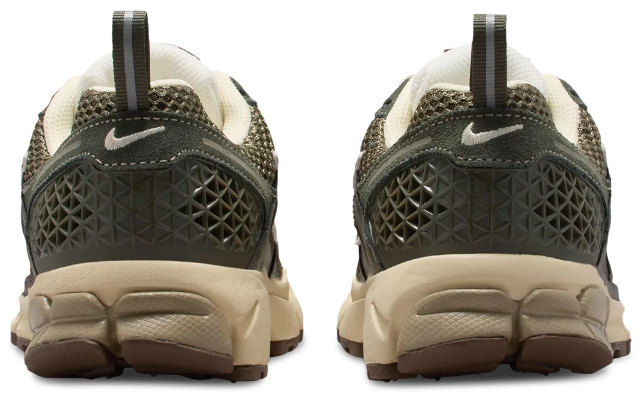 Кроссовки для мальчиков Vomero 5 Nike, цвет Medium Olive/Baroque — фото 3