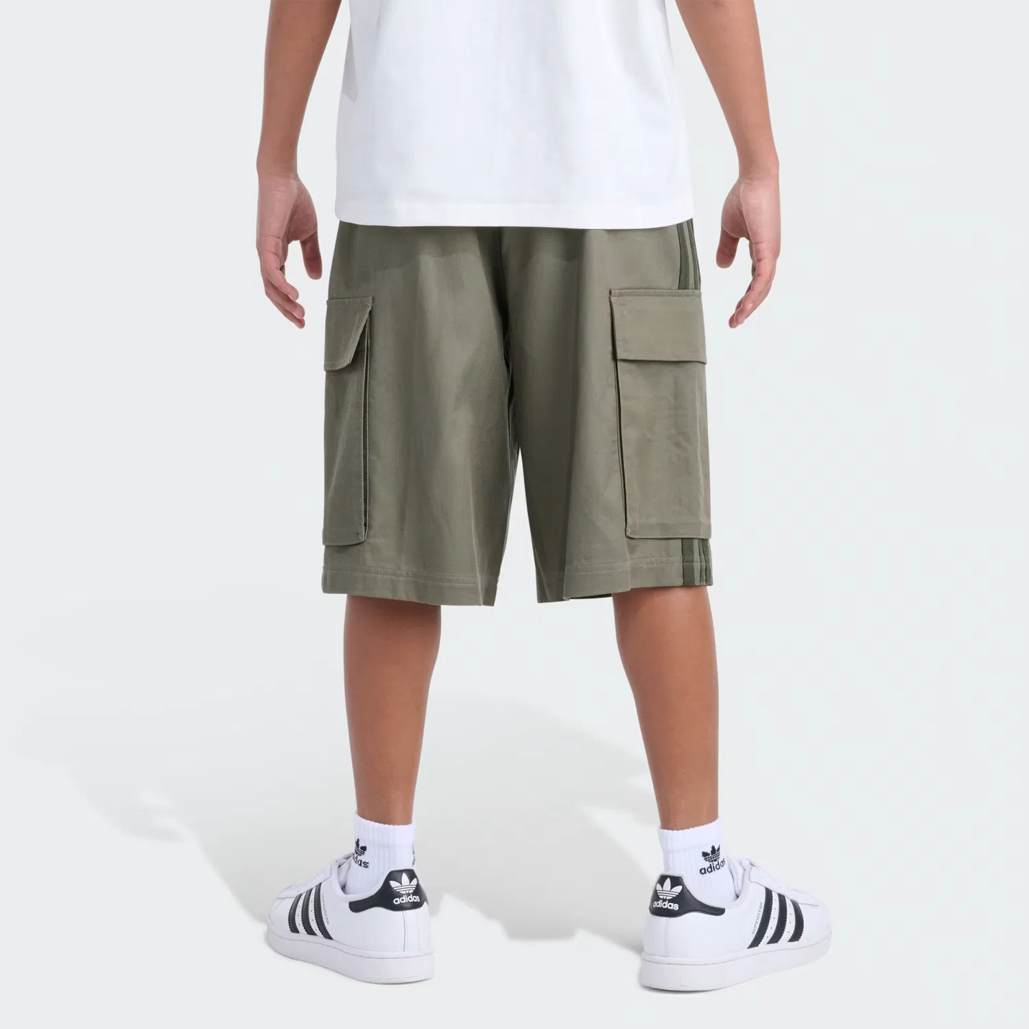 Детские шорты свободного кроя Originals Elastic Waistband 3-Stripes Cargo Jort Adidas Originals, оливковый