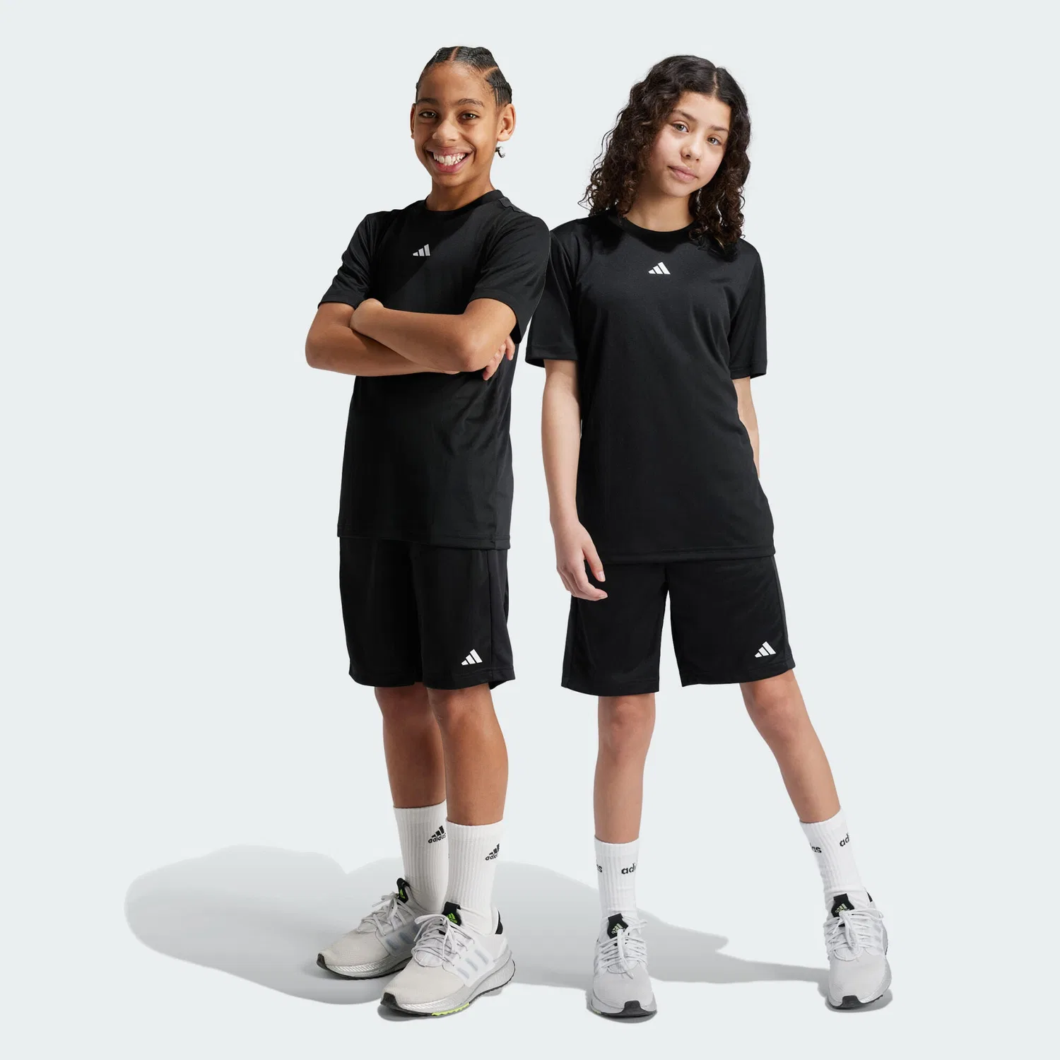 Детские шорты с принтом Train Essentials Logo Adidas, Schwarz Weiss